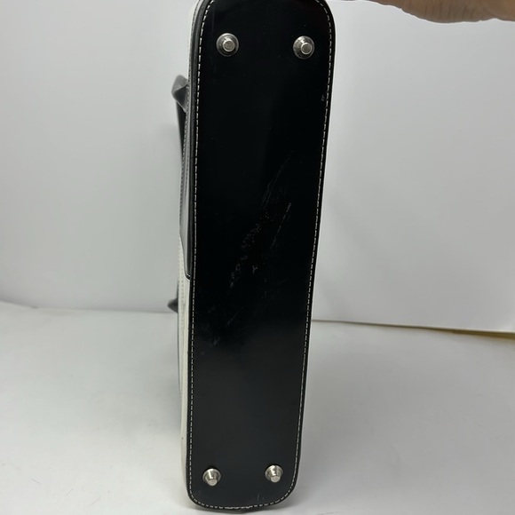 Black and white medium hard bag with side shoulder handles - Picture 7 of 9